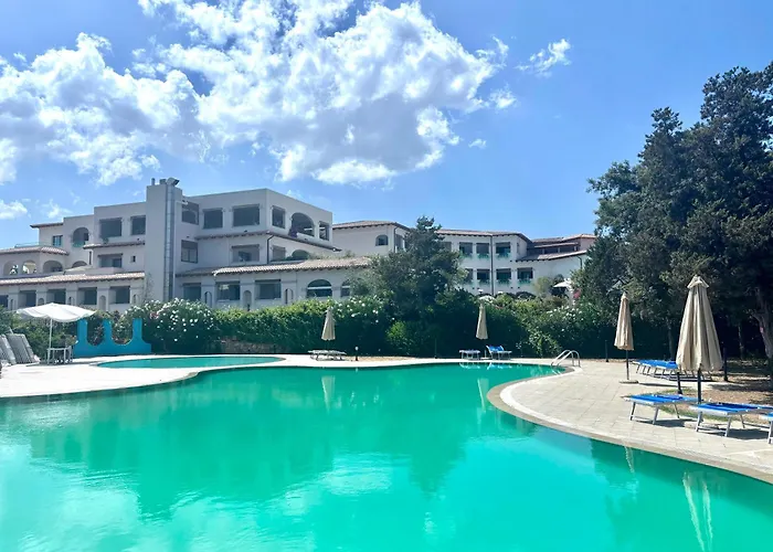 Isa - With Swimming Pool In 4*
