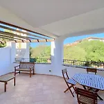Isa - With Swimming Pool In Apartahotel 3*