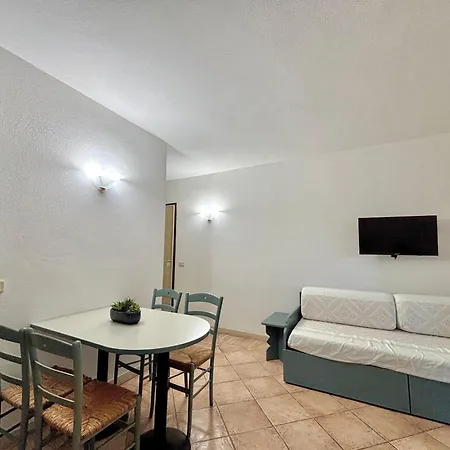 Aparthotel Isa - With Swimming Pool In 4*