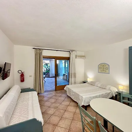 Aparthotel Isa - With Swimming Pool In 4*