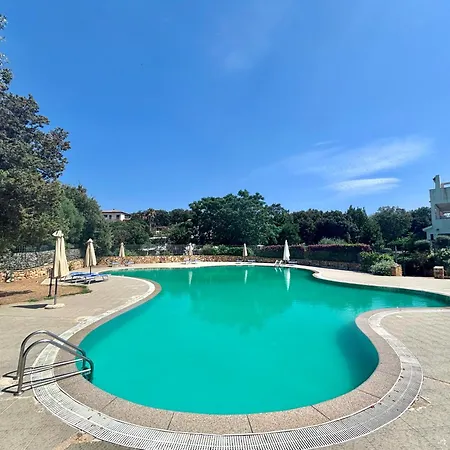 Isa - With Swimming Pool In Apart-hotel