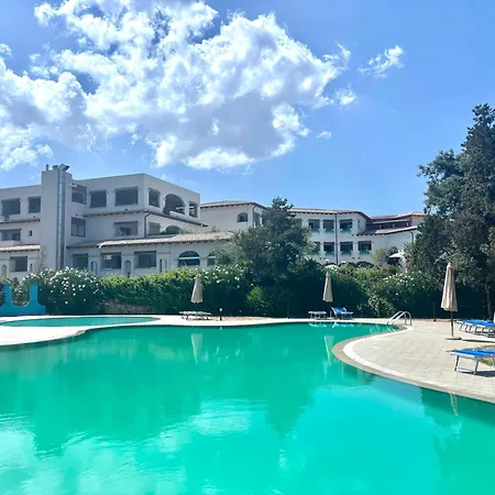 Isa - With Swimming Pool In 3*