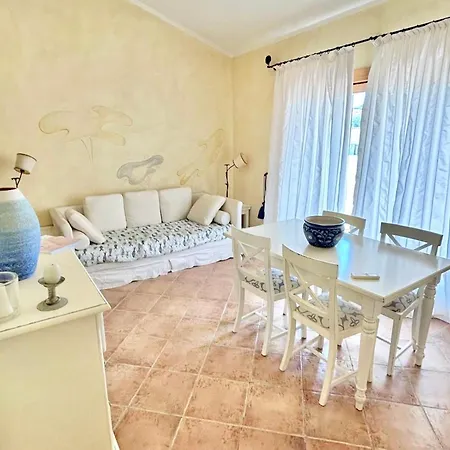 Isa - With Swimming Pool In 公寓式酒店 4*