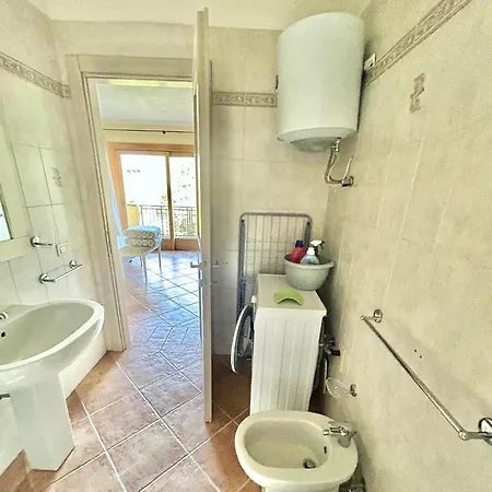Isa - With Swimming Pool In 4* 罗通多港