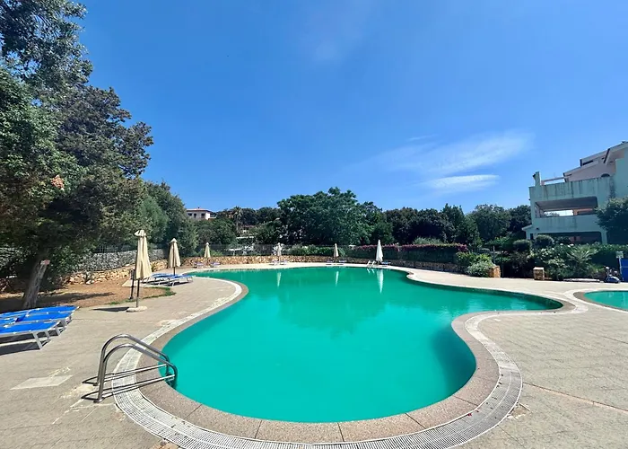 Isa - With Swimming Pool In Apart Otel